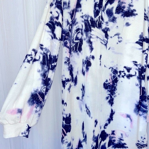 NWOT “FIRST LOVE” SWEATER DRESS - Picture 6 of 9